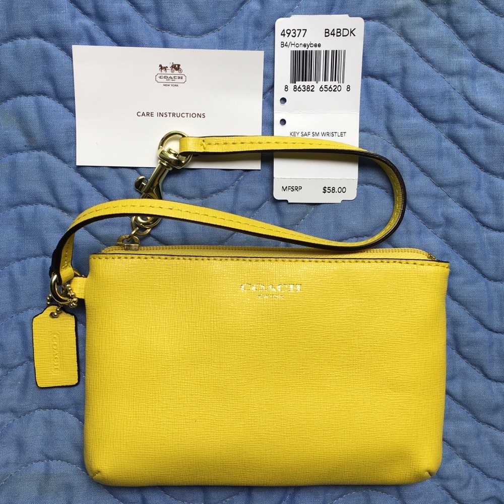 💛 Coach Saffiano Small Wristlet